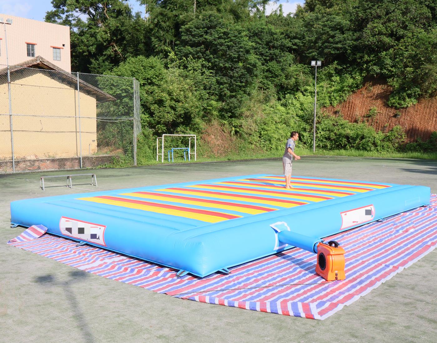 Inflatable Bounce Pad for Gym  - đánh giá và giá Kids Outdoor Jump House